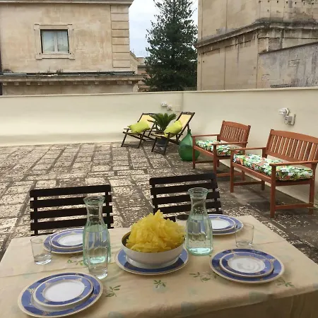 Historic Terrace Apartman *